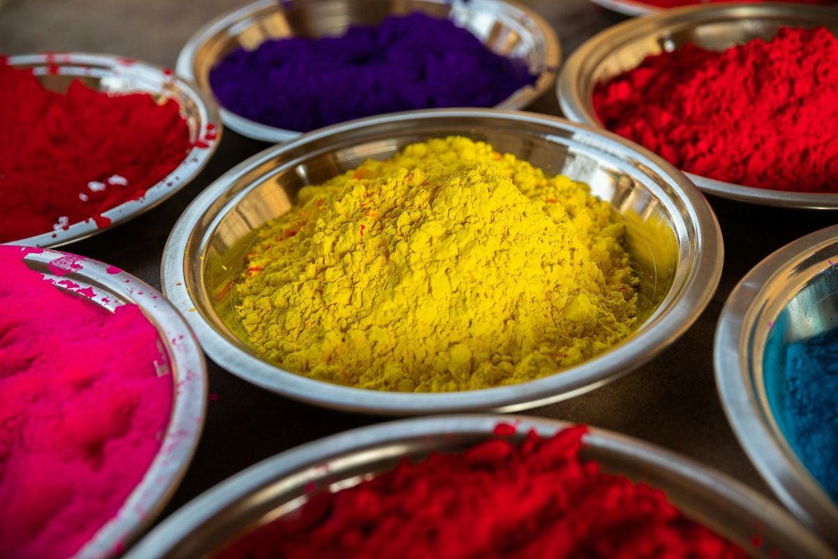 Colorantes en polvo en recipientes de acero